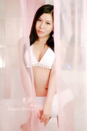 龙纹身的女鬼入镜